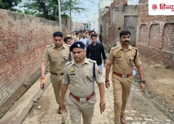 मथुरा के मिनी जामताड़ा पर बड़ा एक्शन, पुलिस ने एक साथ डेढ़ दर्जन गांवों में दी दबिश, 100 से अधिक को उठाया, Uttar-pradesh Hindi News