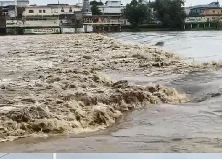 मध्य प्रदेश के डिंडोरी में लगातार बारिश से नर्मदा का जलस्तर बढ़ा, तटीय क्षेत्रों में प्रशासन ने जारी किया अलर्ट, मध्य प्रदेश वीडियो न्यूज