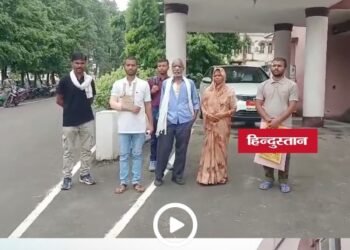 डिंडौरी में मुरूम डालने के विवाद ने लिया हिंसक रूप, पिता-पुत्रों पर डंडों से हमला, मध्य प्रदेश वीडियो न्यूज