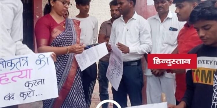 Rajgarh News: NEET और प्रतियोगी परीक्षाओं में धांधली के खिलाफ छात्रों का प्रदर्शन, सोनम वांगचुक के समर्थन में ज्ञापन, मध्य प्रदेश वीडियो न्यूज