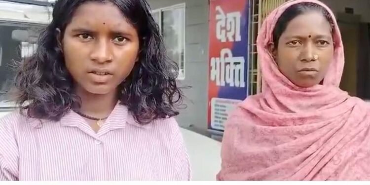 डिंडौरी के गाड़ासरई में कियोस्क संचालक पर महिला के खाते से 35 हजार रुपये ट्रांसफर करने का आरोप, पुलिस जांच में जुटी, मध्य प्रदेश वीडियो न्यूज