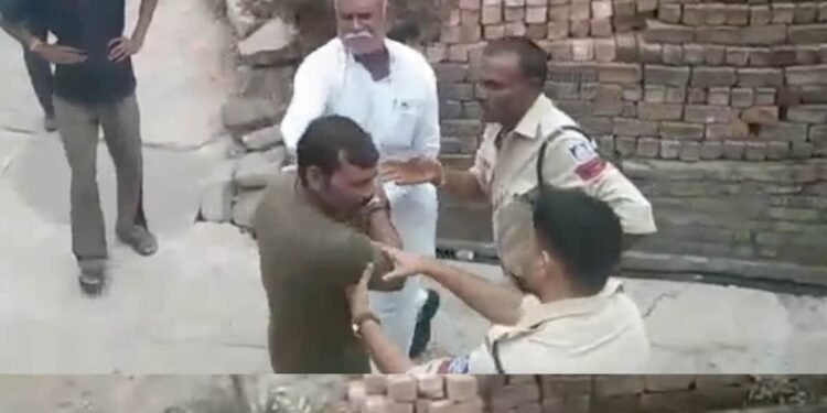 शाजापुर के उचोद में सरपंच पर पीड़ित से मारपीट का आरोप, वीडियो वायरल के 6 दिन बाद FIR, मध्य प्रदेश वीडियो न्यूज