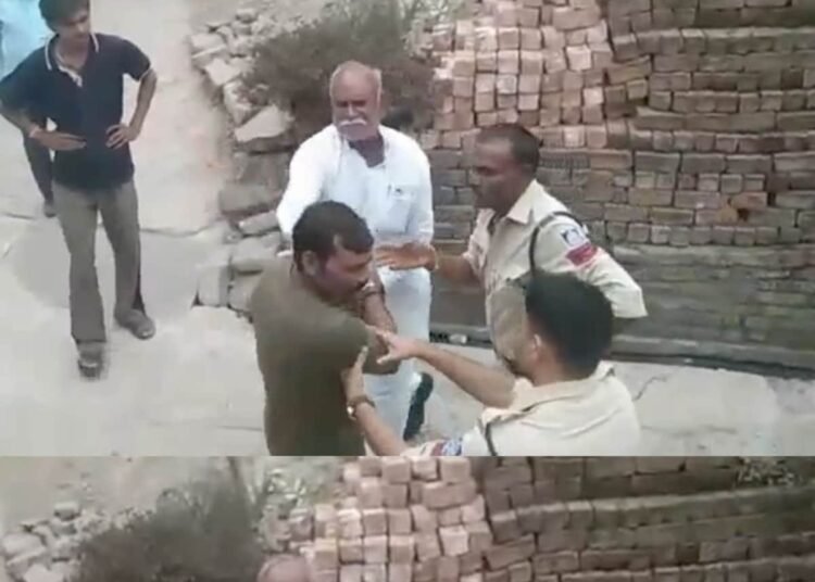 शाजापुर के उचोद में सरपंच पर पीड़ित से मारपीट का आरोप, वीडियो वायरल के 6 दिन बाद FIR, मध्य प्रदेश वीडियो न्यूज