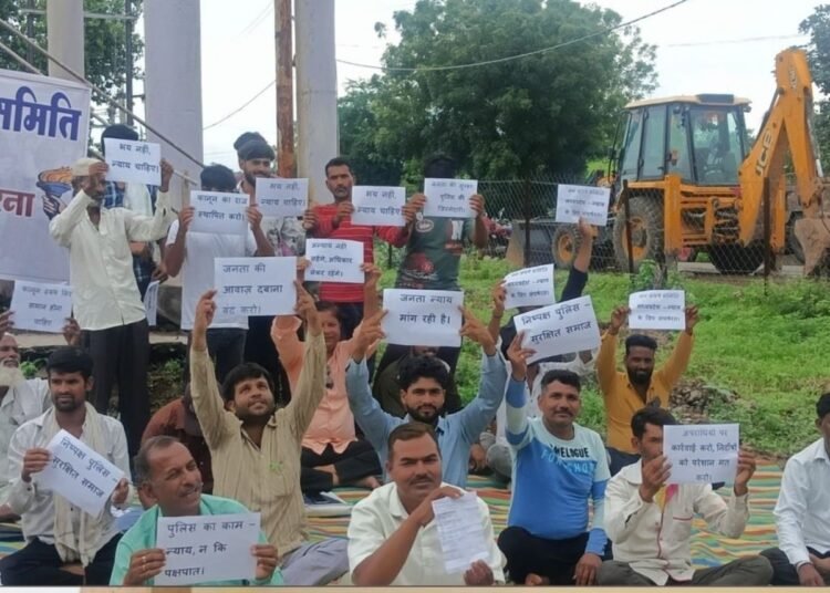 शाजापुर में पुलिस कार्यप्रणाली के विरोध में जन संघर्ष समिति का धरना-प्रदर्शन, राज्यपाल के नाम सौंपा ज्ञापन, मध्य प्रदेश वीडियो न्यूज