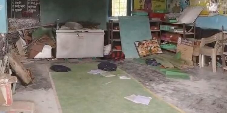 डिंडौरी: प्राथमिक शाला महावीर टोला में शिक्षक पर नशे में स्कूल आने का आरोप, 60 से घटकर 15 रह गए छात्र, मध्य प्रदेश वीडियो न्यूज