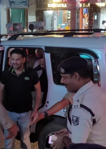 तेज प्रताप यादव हिरासत में लिए गए, छात्र आंदोलन में प्रदर्शन के बाद पटना पुलिस ने उठाया, Bihar Hindi News
