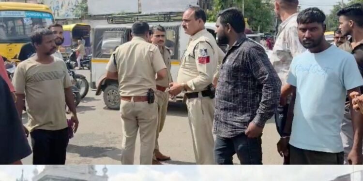 उज्जैन के टावर चौक पर फिर चली गोली, सड़क पर फैला खून, घायल को चरक अस्पताल पहुंचाया, कुछ दिन पहले 2 की हुई थी मौत, मध्य प्रदेश वीडियो न्यूज