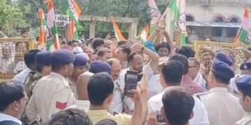 उमरिया: रानी दुर्गावती चौक पर कांग्रेस का NEET पेपर लीक व जंतर-मंतर लाठीचार्ज के विरोध में धरना, राष्ट्रपति को ज्ञापन, मध्य प्रदेश वीडियो न्यूज