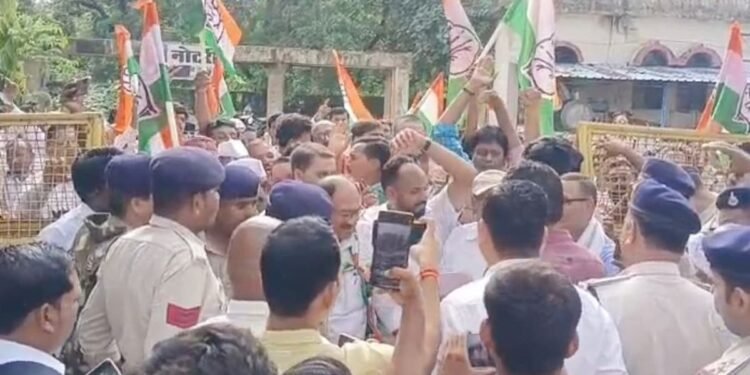 उमरिया: रानी दुर्गावती चौक पर कांग्रेस का NEET पेपर लीक व जंतर-मंतर लाठीचार्ज के विरोध में धरना, राष्ट्रपति को ज्ञापन, मध्य प्रदेश वीडियो न्यूज