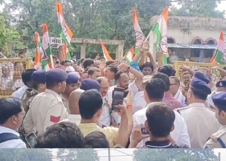उमरिया: रानी दुर्गावती चौक पर कांग्रेस का NEET पेपर लीक व जंतर-मंतर लाठीचार्ज के विरोध में धरना, राष्ट्रपति को ज्ञापन, मध्य प्रदेश वीडियो न्यूज