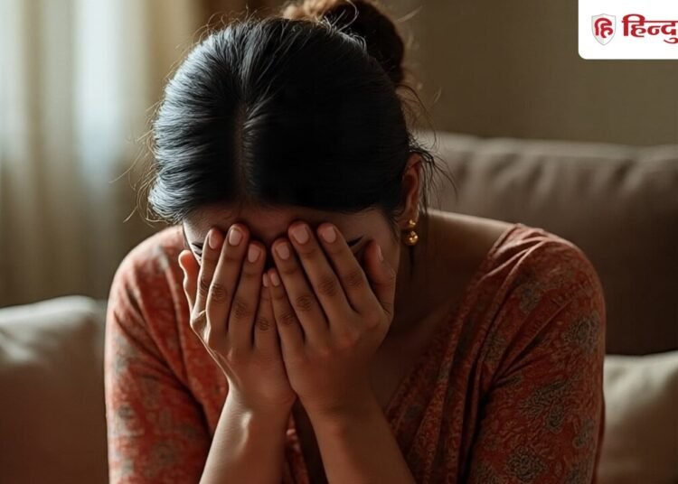 रिश्ते की मामी ने शादीशुदा महिला को बेचा, असलहे के बल पर करा दी शादी; घर पहुंचने बताई आपबीती, Uttar-pradesh Hindi News