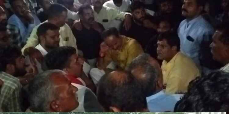 शाजापुर में हिरण शिकार प्रयास और थाने में मारपीट के आरोप पर 7.5 घंटे धरना, आश्वासन के बाद खत्म, मध्य प्रदेश वीडियो न्यूज