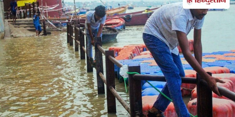 UP Floods: हर घंटे दो सेमी बढ़ रही गंगा, कई घाटों से संपर्क टूटा तो कई पर बदले आरती स्थल, Uttar-pradesh Hindi News