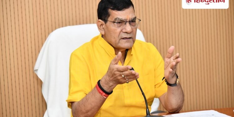 बिजली संकट पर मंत्री एके शर्मा का बड़ा ऐक्शन, एक्सईएन निलंबित, चीफ को प्रतिकूल प्रविष्टि, एई को चेताया, Uttar-pradesh Hindi News