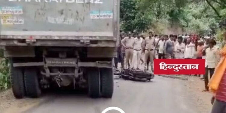 सिंगरौली के जियावन में हाईवा की टक्कर से 15 वर्षीय छत्रपति सिंह की मौत, पिता गंभीर घायल, चालक फरार, मध्य प्रदेश वीडियो न्यूज