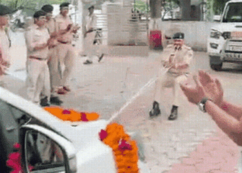 रिटायर हुए IG साहब, तो कांस्टेबल ने दांतों से खींच दी उनकी गाड़ी! देखते रह गए, Gwalior Hindi News