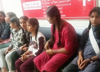 इंदौर में मिड-डे मील खाते ही बिगड़ी 30 बच्चों की तबीयत, 4 ICU में भर्ती; फूड पॉइजनिंग की आशंका, Madhya-pradesh Hindi News