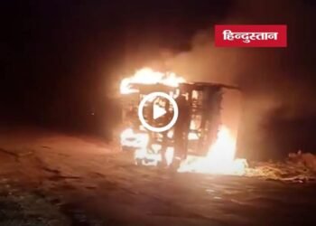 सिंगरौली के जियावन में कोयला लदा ट्रक पलटते ही धधक उठा, चालक गंभीर घायल, ट्रक पूरी तरह जलकर खाक, मध्य प्रदेश वीडियो न्यूज