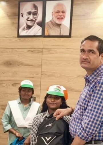 कांवड़ लेकर फीस माफी की मांगी थी दुआ; DM ने भाई-बहनों की फ्री शिक्षा की व्यवस्था कर दी, Uttar-pradesh Hindi News