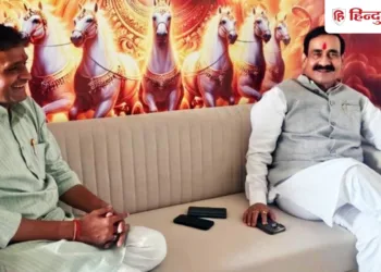 दतिया में पार्टी के कड़े ऐक्शन के बाद आशुतोष तिवारी से मिले नरोत्तम मिश्रा, कार्यकर्ताओं को दी कौन सी नसीहत, Madhya-pradesh Hindi News