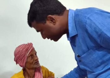 मेरा कोई है का…? DC के जवाब ने जीत लिया दिल, रांची में दिखा भावुक कर देने वाला नजारा, Jharkhand Hindi News
