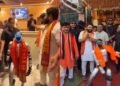 उज्जैन में दुकान के उद्घाटन पर रोबोट का रितिक जैसा डांस, गले में भगवा पटका पहन दिखाए बेहतरीन मूव्स, Viral-news Hindi News