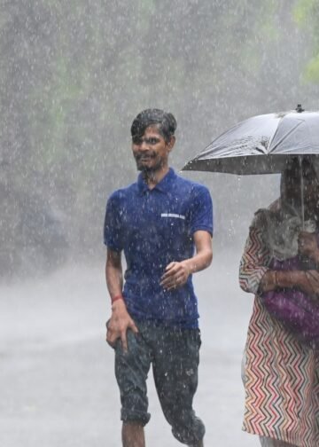 UP Weather 5 August: यूपी में फिर बिगड़ा मौसम, आज और कल इन जिलों में भारी बारिश का अलर्ट, Uttar-pradesh Hindi News