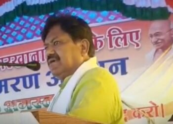 मुरैना में 5 दिन से आमरण अनशन पर विधायक पंकज उपाध्याय, ब्लड शुगर गिरने पर मेडिकल टीम पहुंची, मध्य प्रदेश वीडियो न्यूज