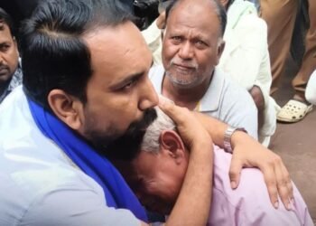 राजगढ़ में जमीन विवाद पर ASI की फायरिंग, युवक की मौत; शुजालपुर में परिजनों का प्रदर्शन, मध्य प्रदेश वीडियो न्यूज