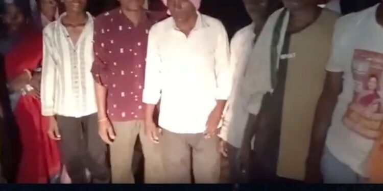 मध्य प्रदेश के बैतूल में 11 केवी पोल टूटने से 5 गांव 6 दिन से अंधेरे में, ग्रामीणों ने आंदोलन की चेतावनी दी, मध्य प्रदेश वीडियो न्यूज