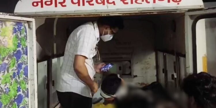 सागर में बकरियां चराने को लेकर खूनी संघर्ष, लाठी-कुल्हाड़ी चली, बाप-बेटे की मौत, मध्य प्रदेश वीडियो न्यूज