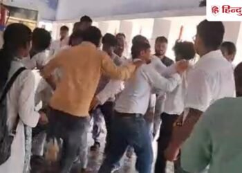 यूपी में तिरंगा यात्रा में जय श्रीराम के नारे लगाने पर बवाल, शिक्षक-कर्मचारी और ABVP कार्यकर्ता आमने-सामने, Uttar-pradesh Hindi News
