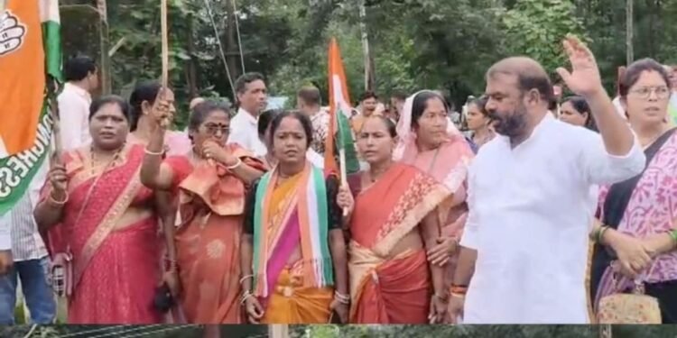 बैतूल के आमला में स्मार्ट मीटर और बढ़े बिजली बिल के खिलाफ कांग्रेस का प्रदर्शन, महिलाओं ने जताया विरोध, मध्य प्रदेश वीडियो न्यूज
