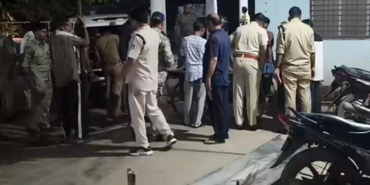 भिंड NH-719 पर भीषण हादसा, पिकअप-डंपर की टक्कर में 8 मजदूरों की मौत, 25 घायल, मध्य प्रदेश वीडियो न्यूज