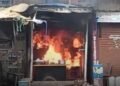 डिंडौरी में किराना दुकान में लगी भीषण आग, मदद के बजाय VIDEO बनाते रहे लोग, लाखों का सामान जला, मध्य प्रदेश वीडियो न्यूज