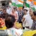 बैतूल में चीनी के बढ़े दाम पर कांग्रेस का अनोखा प्रदर्शन, राहगीरों को बांटी थोड़ी-थोड़ी चीनी, मध्य प्रदेश वीडियो न्यूज