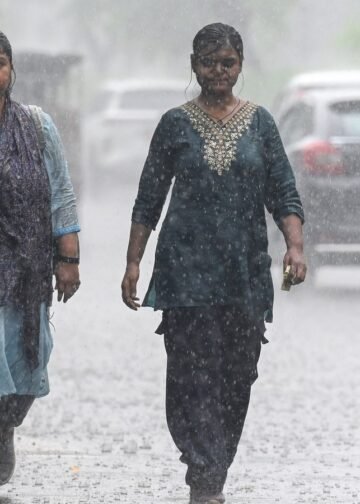 छत्तीसगढ़ में अगले 3 दिन भारी! बारिश के साथ गरज-चमक और बिजली गिरने की संभावना, Raipur Hindi News