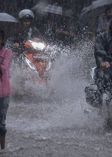 MP Weather: भोपाल-इंदौर समेत 27 जिलों में भारी बारिश का अलर्ट, जानें बीते 24 घंटे कैसा रहा मौसम?, Madhya-pradesh Hindi News