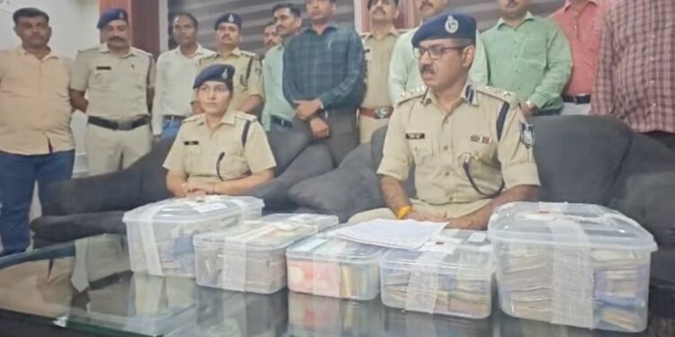 ग्वालियर में 18 लाख की चोरी का खुलासा, चार आरोपी गिरफ्तार; 15.40 लाख रुपये बरामद, मध्य प्रदेश वीडियो न्यूज