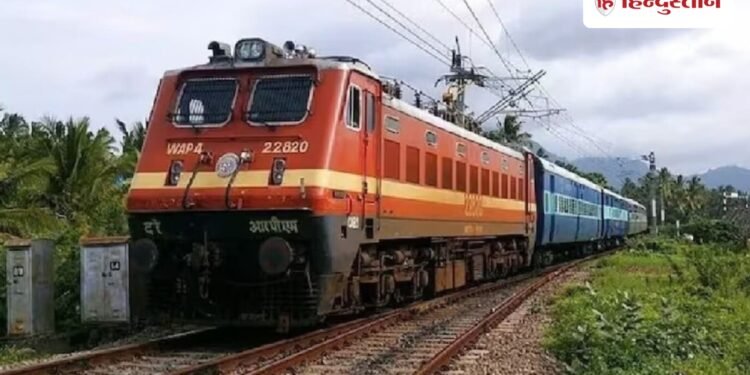 पहले बेटे ने किया सुसाइड, फिर मां-बाप ने ट्रेन के आगे कूद दे दी जान, Madhya-pradesh Hindi News