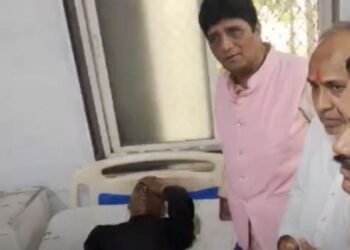 देवास में BJP की तिरंगा बाइक रैली के दौरान मधुमक्खियों का हमला, कई कार्यकर्ता घायल, मध्य प्रदेश वीडियो न्यूज