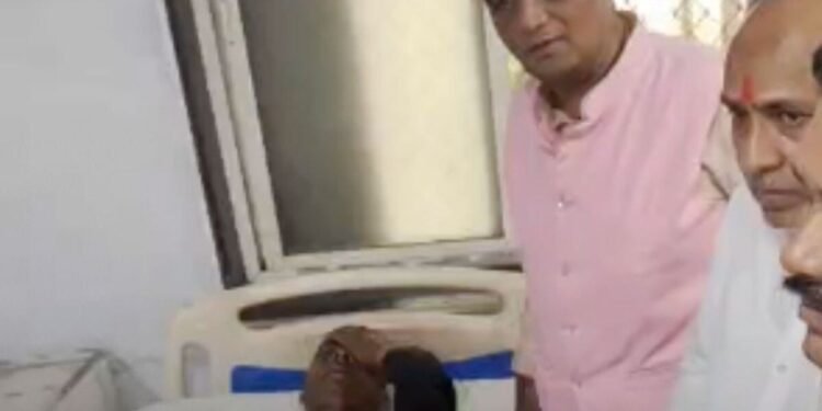 देवास में BJP की तिरंगा बाइक रैली के दौरान मधुमक्खियों का हमला, कई कार्यकर्ता घायल, मध्य प्रदेश वीडियो न्यूज