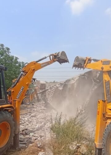 धनबाद में गरजा बुलडोजर! BCCL ने ढहा दिए 16 घर; क्या थी वजह, Jharkhand Hindi News