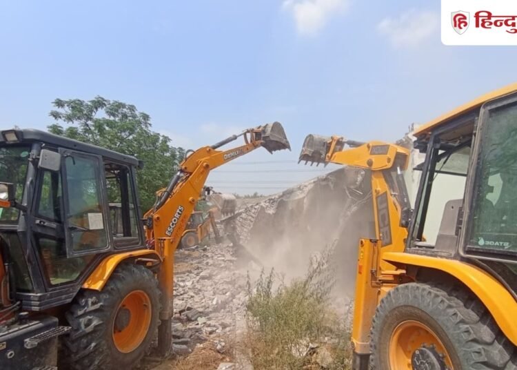धनबाद में गरजा बुलडोजर! BCCL ने ढहा दिए 16 घर; क्या थी वजह, Jharkhand Hindi News