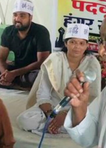 …तो भूख हड़ताल पर बैठेंगे दिग्विजय सिंह, धरना दे रहे अभ्यर्थियों के बीच पहुंचे पूर्व सीएम ने दी चेतावनी, Madhya-pradesh Hindi News