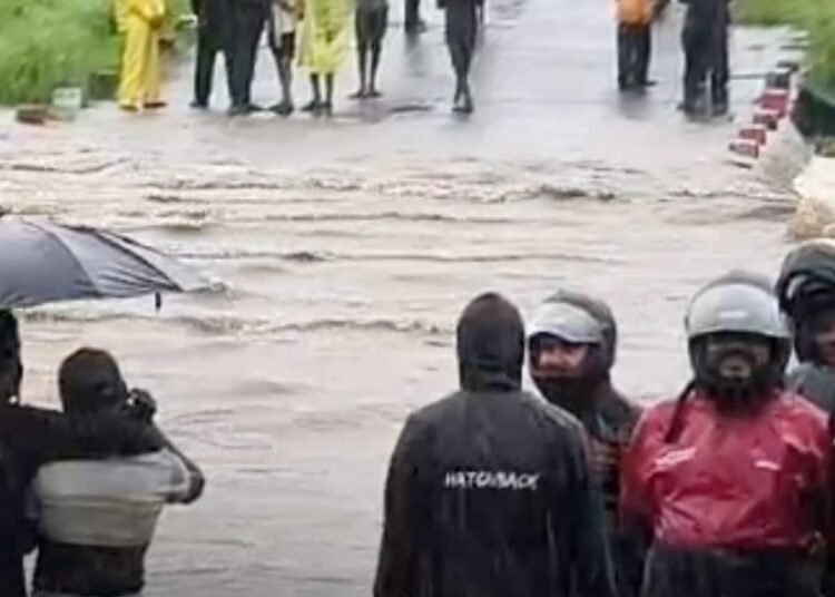 डिंडौरी में लगातार बारिश से बिगड़े हालात, नदी-नाले उफान पर और जलभराव से यातायात प्रभावित, मध्य प्रदेश वीडियो न्यूज