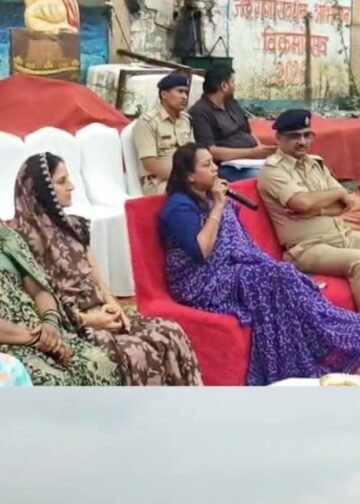 डिंडौरी में कलेक्टर अंजू पवन भदौरिया की अनूठी जन चौपाल, शिकायतों के साथ जनता से मांगे समाधान के सुझाव, मध्य प्रदेश वीडियो न्यूज