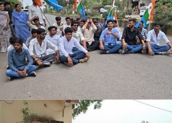 मंदसौर लॉ कॉलेज में फीस बढ़ोतरी के खिलाफ छात्रों का प्रदर्शन, 2 घंटे चला आंदोलन, मध्य प्रदेश वीडियो न्यूज