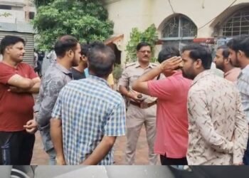 उज्जैन में गाड़ी हटाने के मामूली विवाद में युवक की हत्या, 3 से ज्यादा संदिग्ध हिरासत में, मध्य प्रदेश वीडियो न्यूज