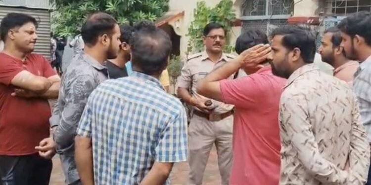 उज्जैन में गाड़ी हटाने के मामूली विवाद में युवक की हत्या, 3 से ज्यादा संदिग्ध हिरासत में, मध्य प्रदेश वीडियो न्यूज